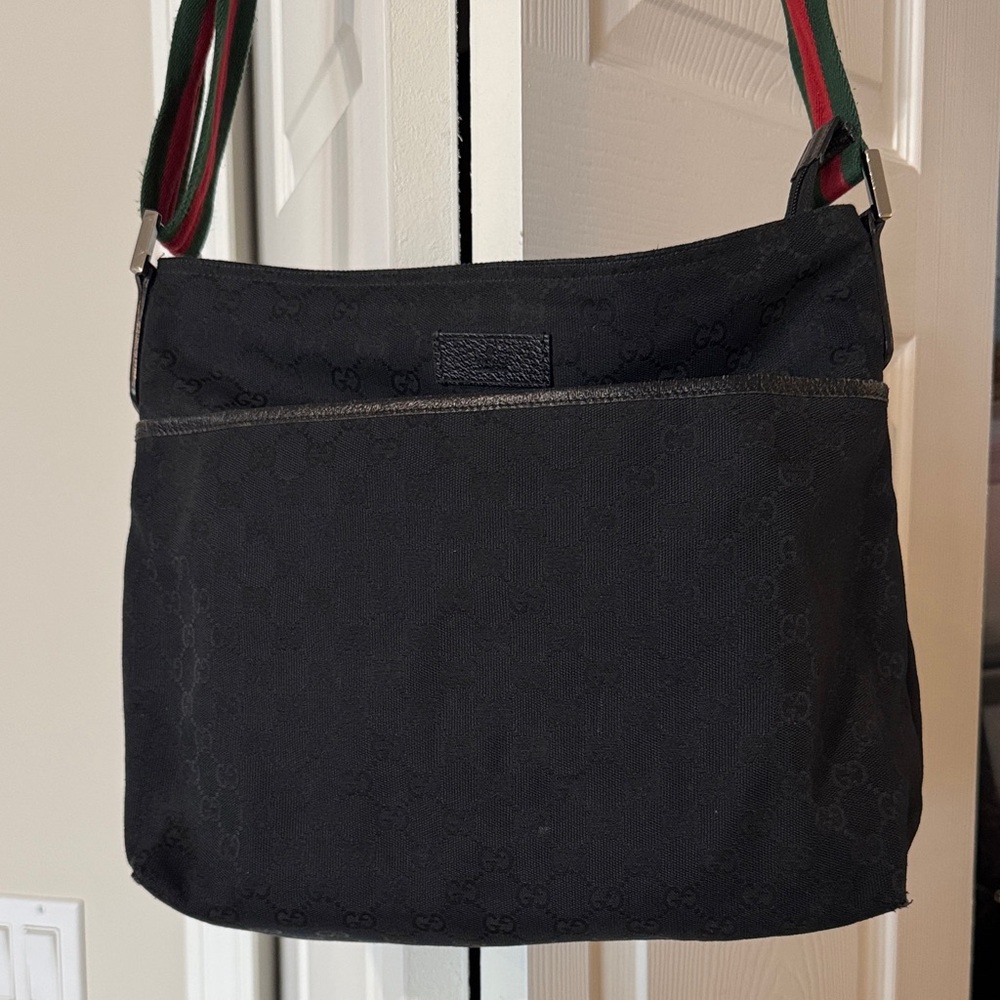Gucci Black Crossbody Bag with Green-Red Web Strap